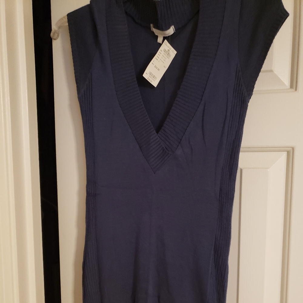 Charlotte Russe Ladies L Sleeveless V-Neck Top